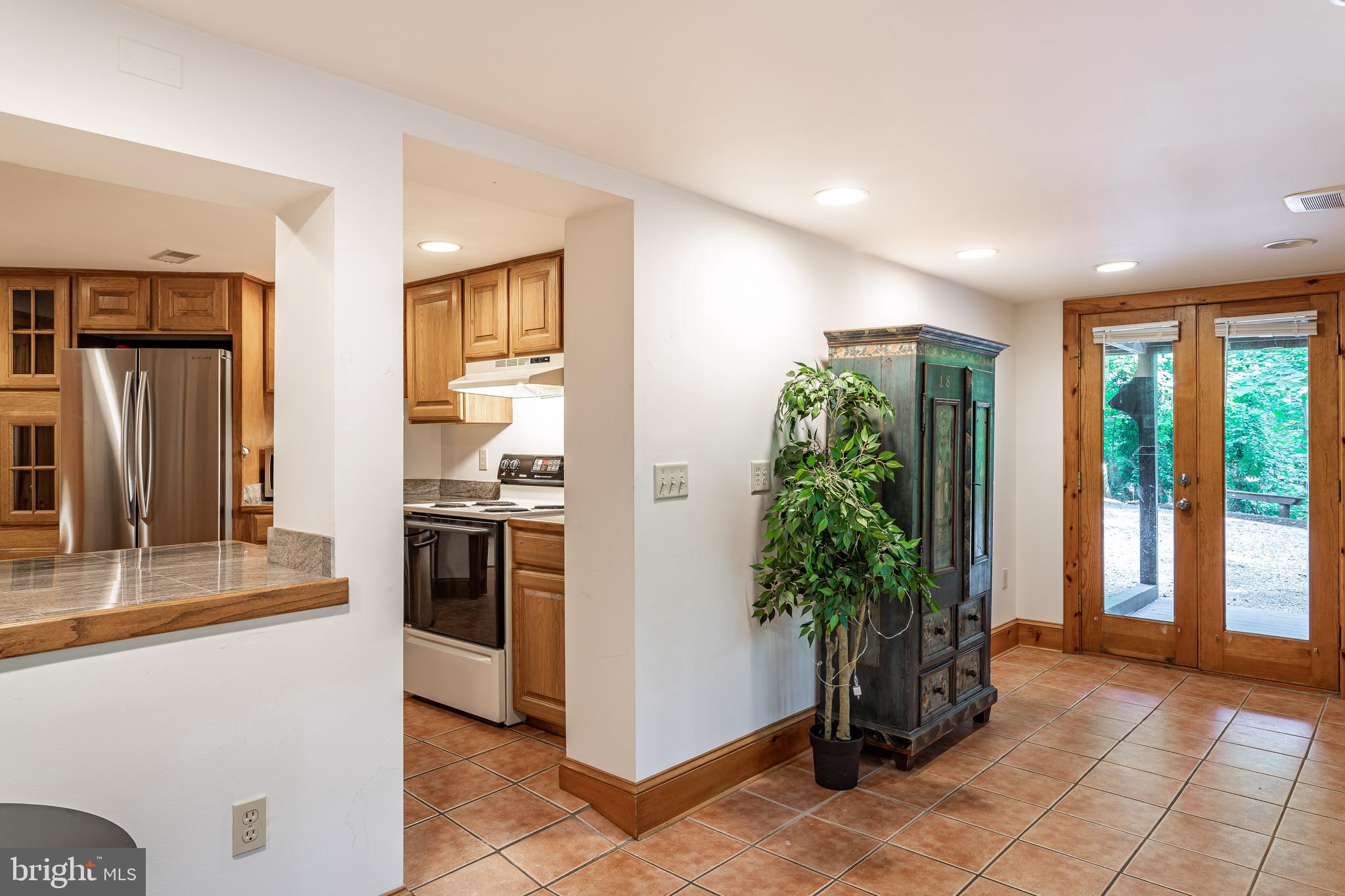 2319 Hickory Road Annapolis, MD 21401 - Photo 33 of 68 Private living area entrance