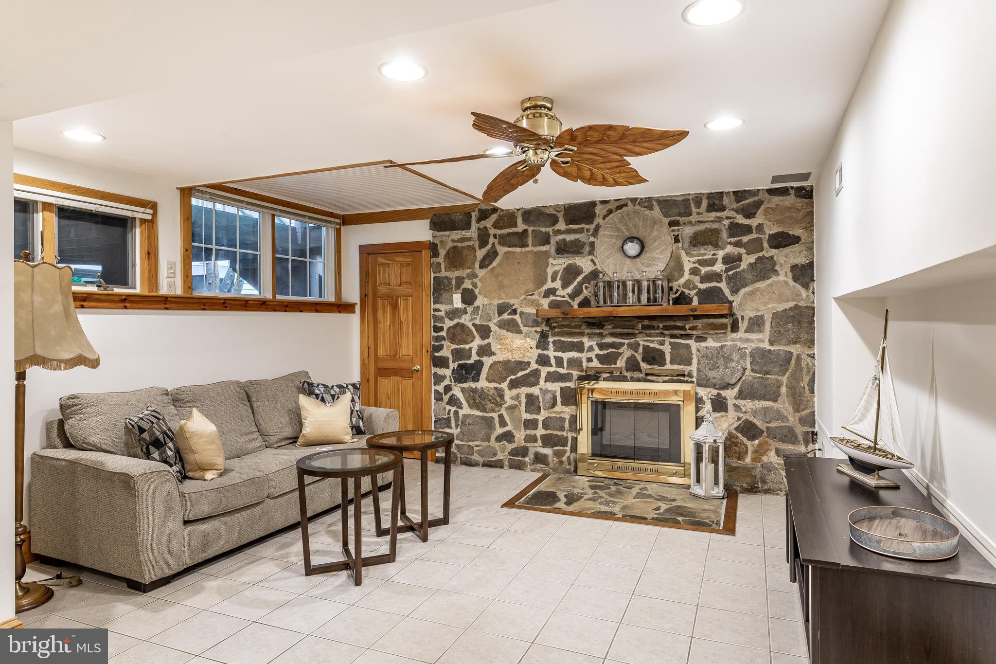 2319 Hickory Road Annapolis, MD 21401 - Photo 37 of 68 Private living area's family room