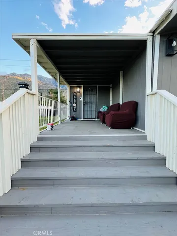 a view of entryway front of house