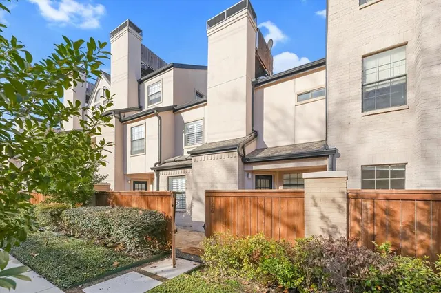 $3,000 | 3901 Travis Street, Unit 126, Dallas, TX 75204