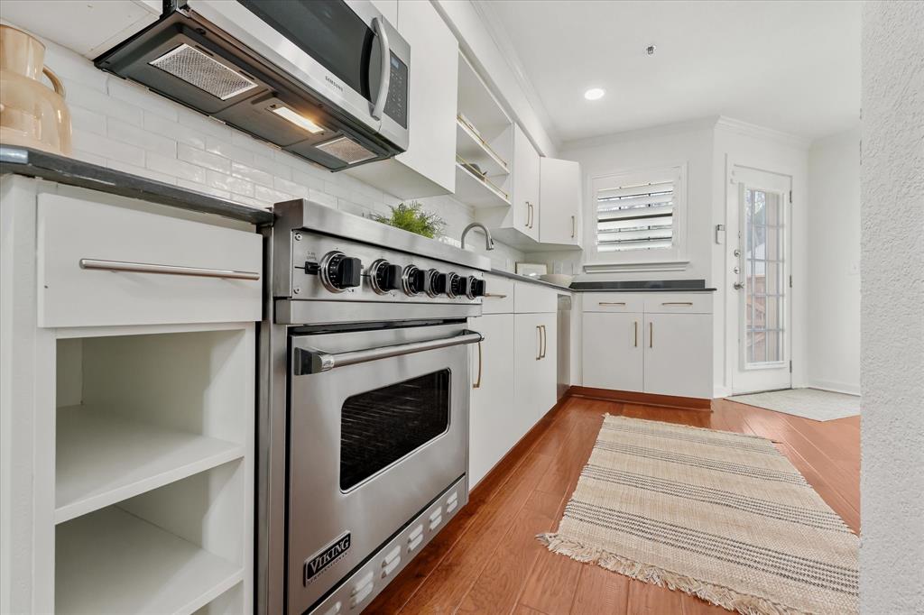 3901 Travis Street, Unit 126 Dallas, TX 75204 - Photo 11 of 29 Viking Oven Range