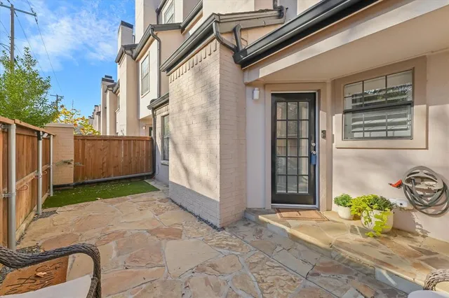 $3,000 | 3901 Travis Street, Unit 126, Dallas, TX 75204