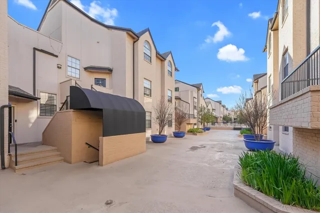$3,000 | 3901 Travis Street, Unit 126, Dallas, TX 75204