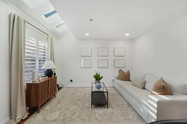 $3,000 | 3901 Travis Street, Unit 126, Dallas, TX 75204