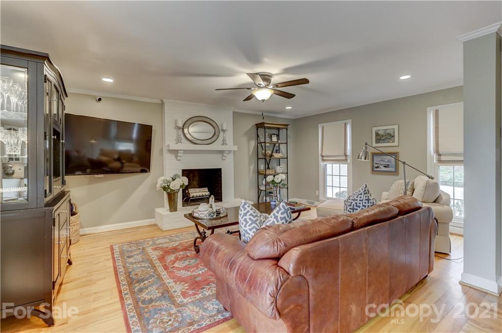 6633 Sharon Road Charlotte, NC 28210 - Photo 8 of 48 Gallery Image 8