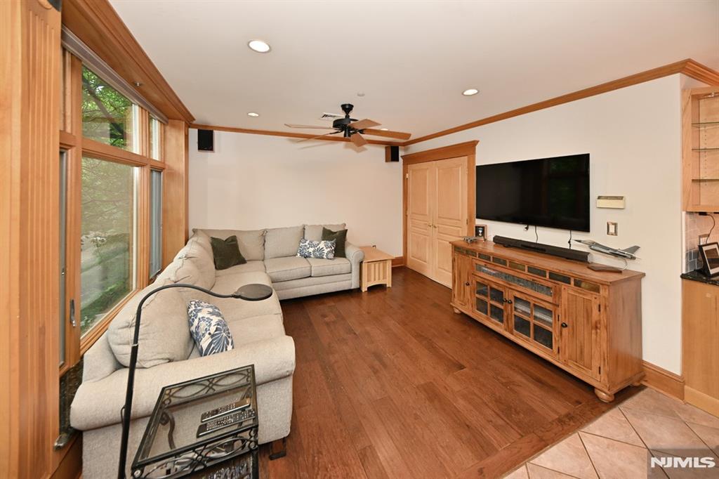 8 Myrtle Street Montvale, NJ 07645 - Photo 18 of 38