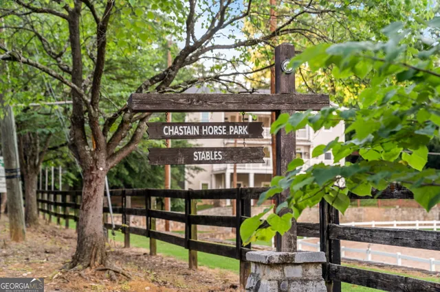 an aerial view of a residential houses with yard and lake view