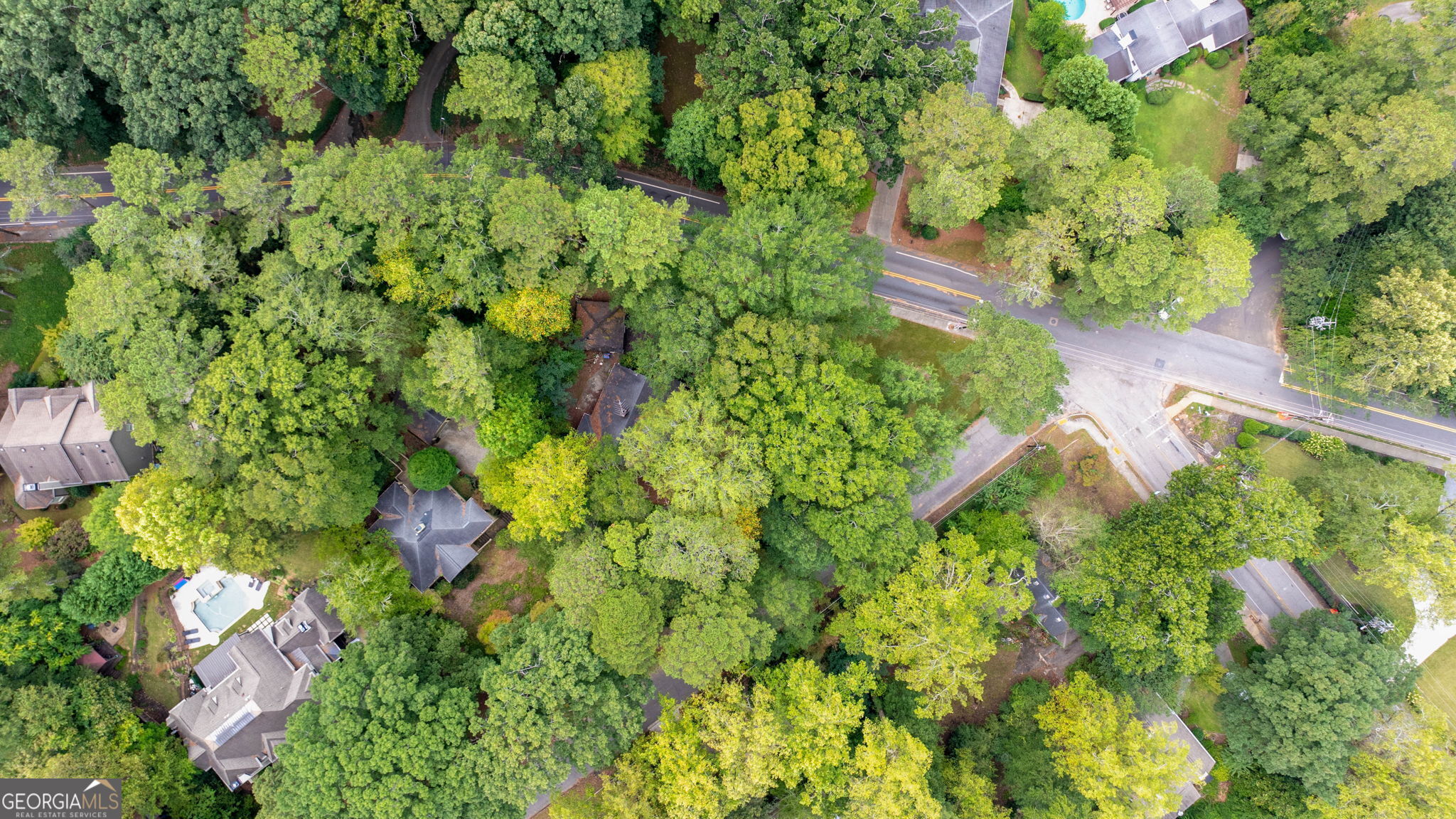 35 Putnam Circle Northeast Atlanta, GA 30342 - Photo 10 of 22 a backyard of a house with lots of green space