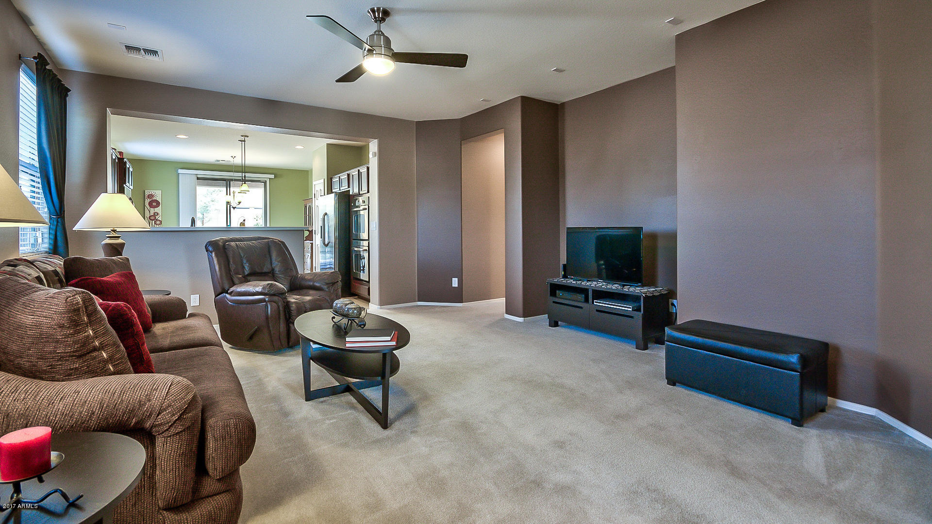 2618 West Gaby Road Phoenix, AZ 85041 - Photo 4 of 32 10