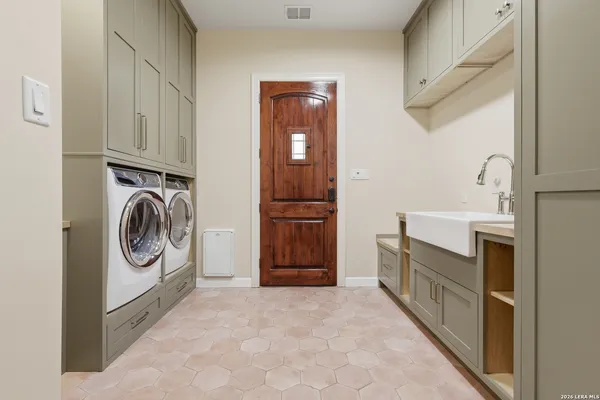 $1,200,000 | 18633 Shadow Canyon Drive, Helotes, TX 78023