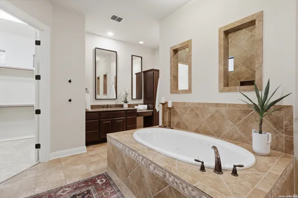 $1,200,000 | 18633 Shadow Canyon Drive, Helotes, TX 78023