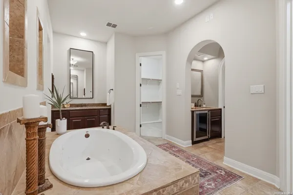 $1,200,000 | 18633 Shadow Canyon Drive, Helotes, TX 78023