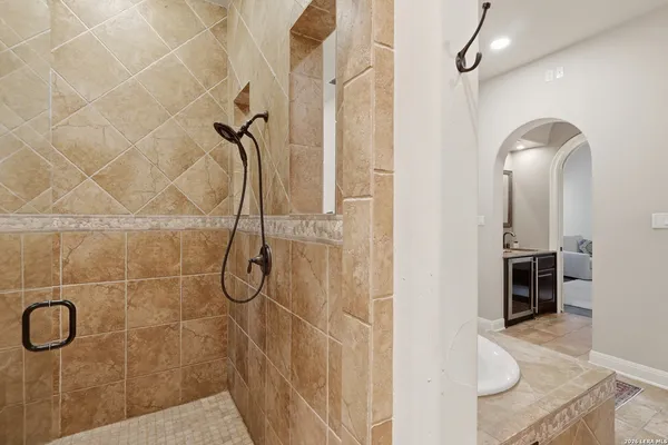 $1,200,000 | 18633 Shadow Canyon Drive, Helotes, TX 78023