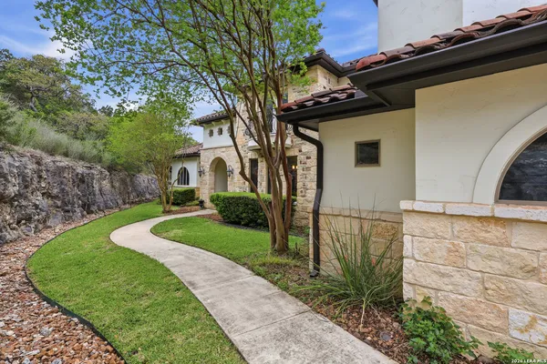 $1,200,000 | 18633 Shadow Canyon Drive, Helotes, TX 78023