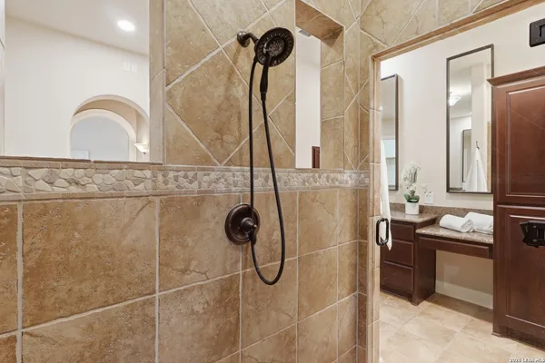 $1,200,000 | 18633 Shadow Canyon Drive, Helotes, TX 78023