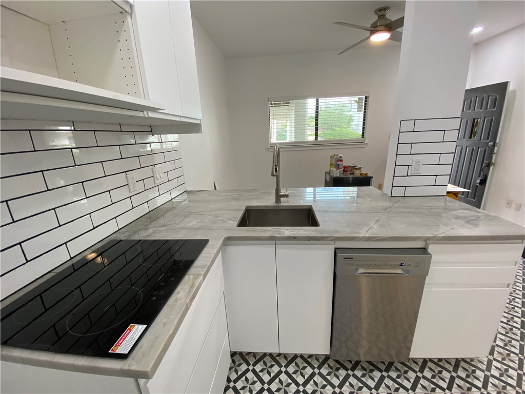 2605 Enfield Road, Unit 109 Austin, TX 78703 - Photo 11 of 33 Lots of Cabinet & Shelves Space Sshelves Space