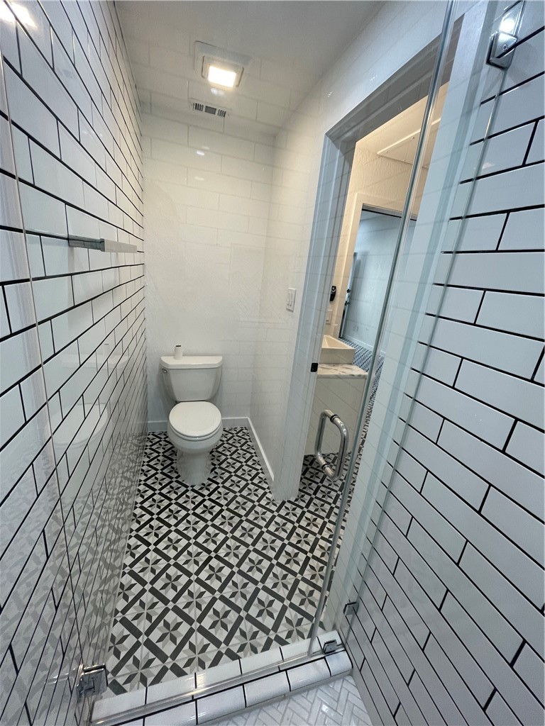 2605 Enfield Road, Unit 109 Austin, TX 78703 - Photo 25 of 33 Commode Area View