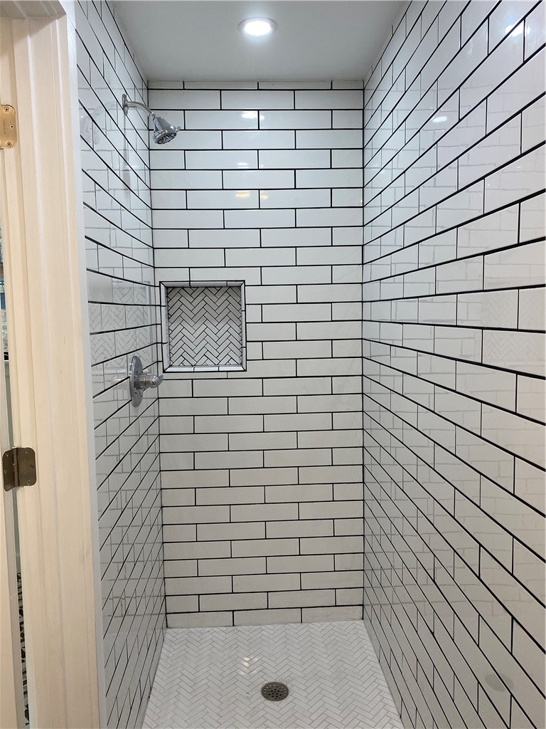 2605 Enfield Road, Unit 109 Austin, TX 78703 - Photo 27 of 33 Shower's Surrender Ceramic Tile Walls