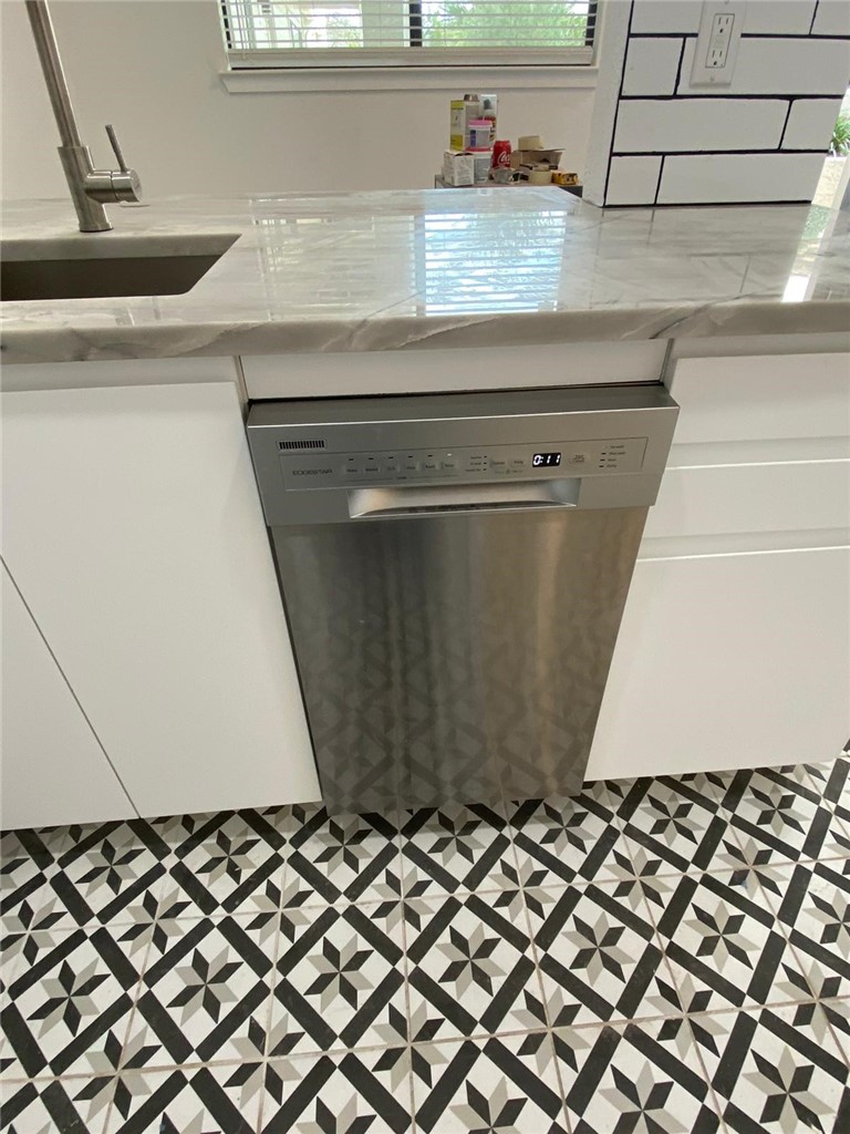 2605 Enfield Road, Unit 109 Austin, TX 78703 - Photo 9 of 33 Stainless Dishwasher