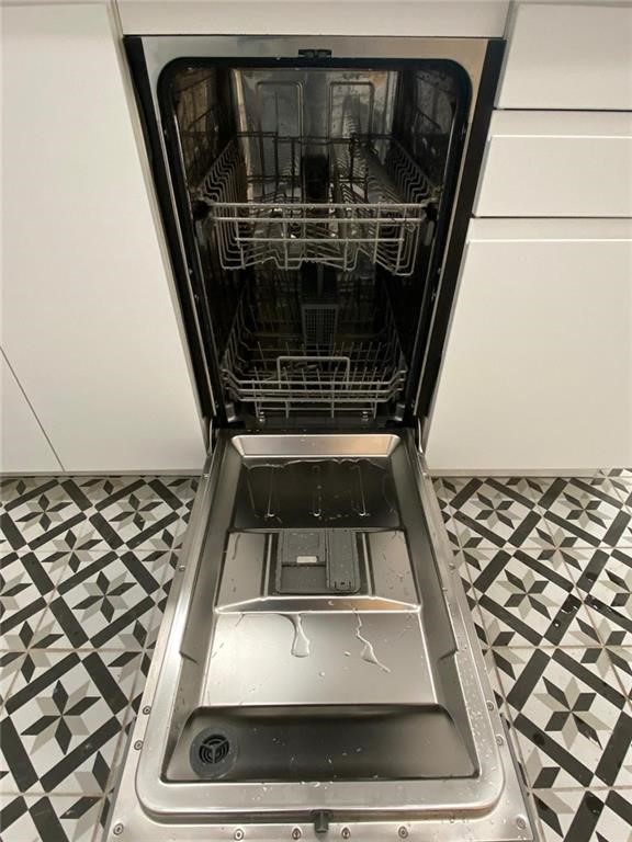 2605 Enfield Road, Unit 109 Austin, TX 78703 - Photo 10 of 33 Dishwasher Extra Space w/ Interior Drawers