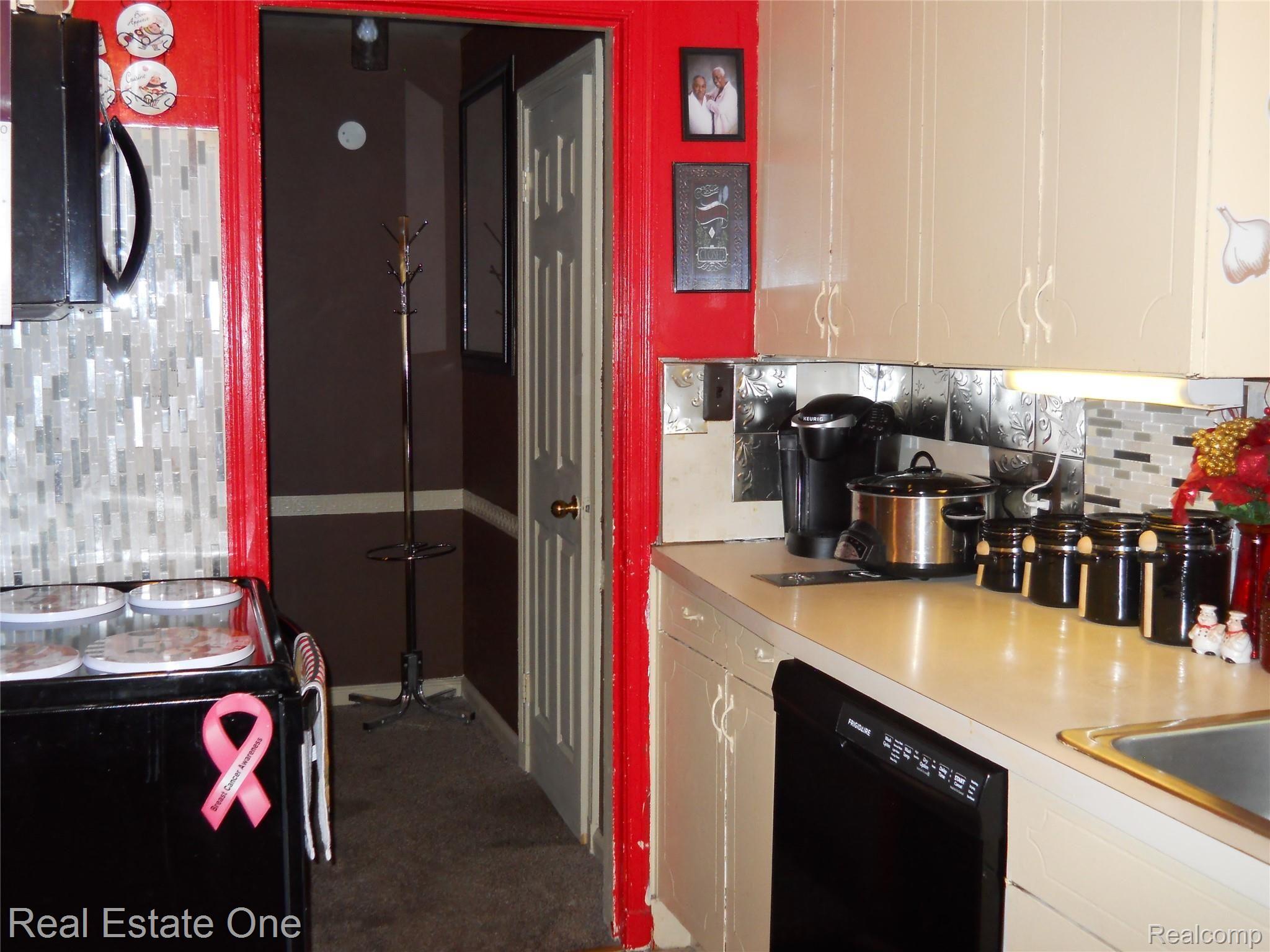20454 Renfrew Road Detroit, MI 48221 - Photo 9 of 23 DSCN0305.JPG