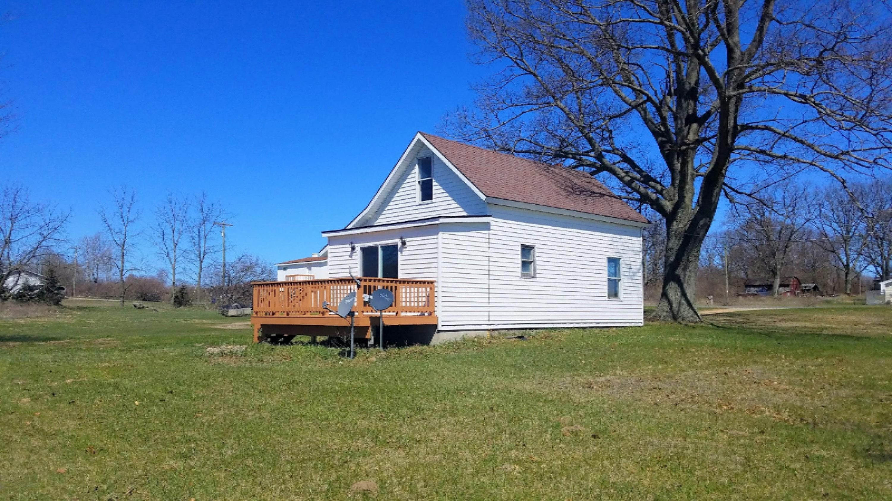 751 East Arthur Road Rothbury, MI 49452 - Photo 3 of 62 20180428_114505