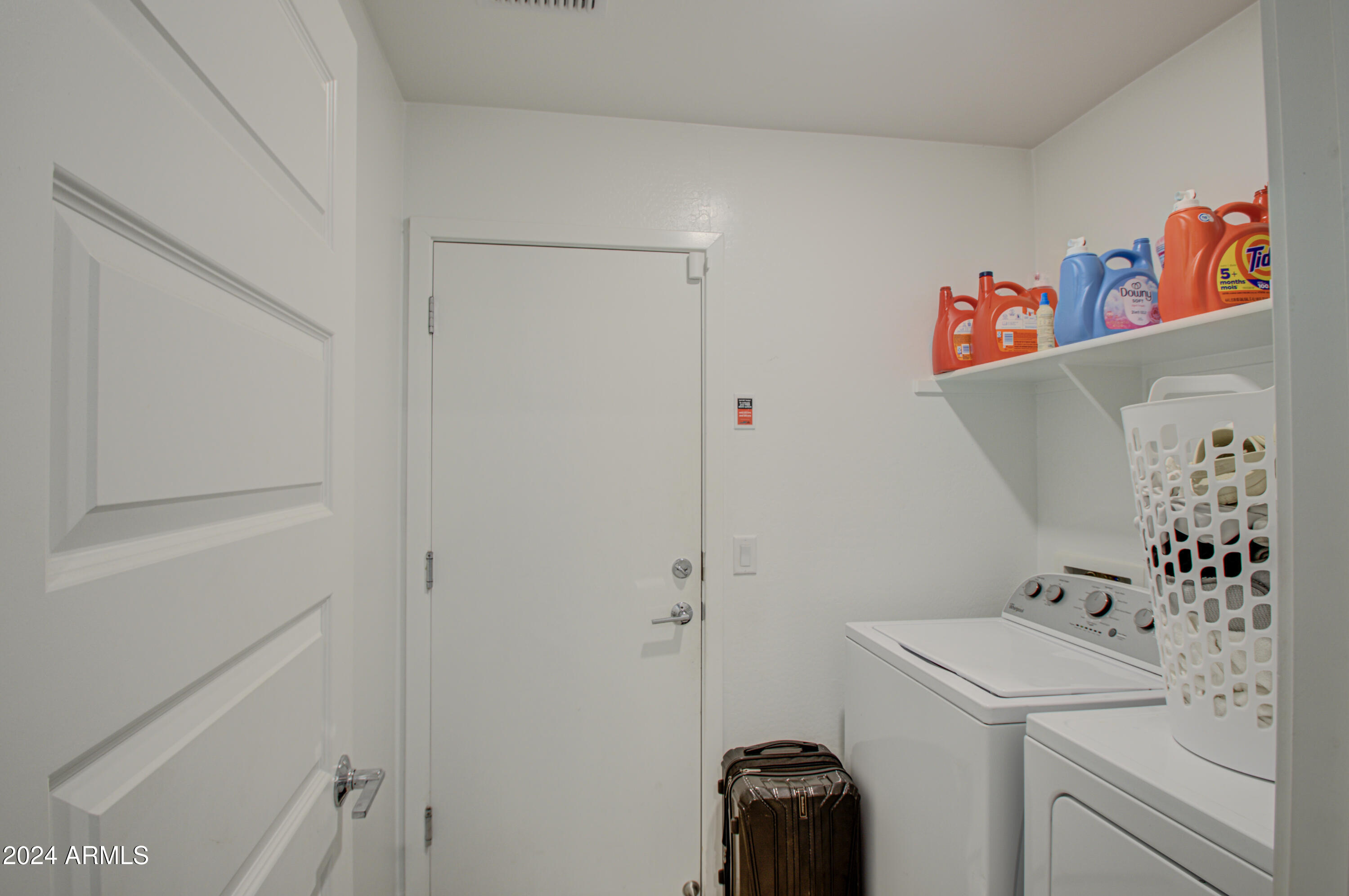 9612 West Trumbull Road Tolleson, AZ 85353 - Photo 29 of 36 Laundry