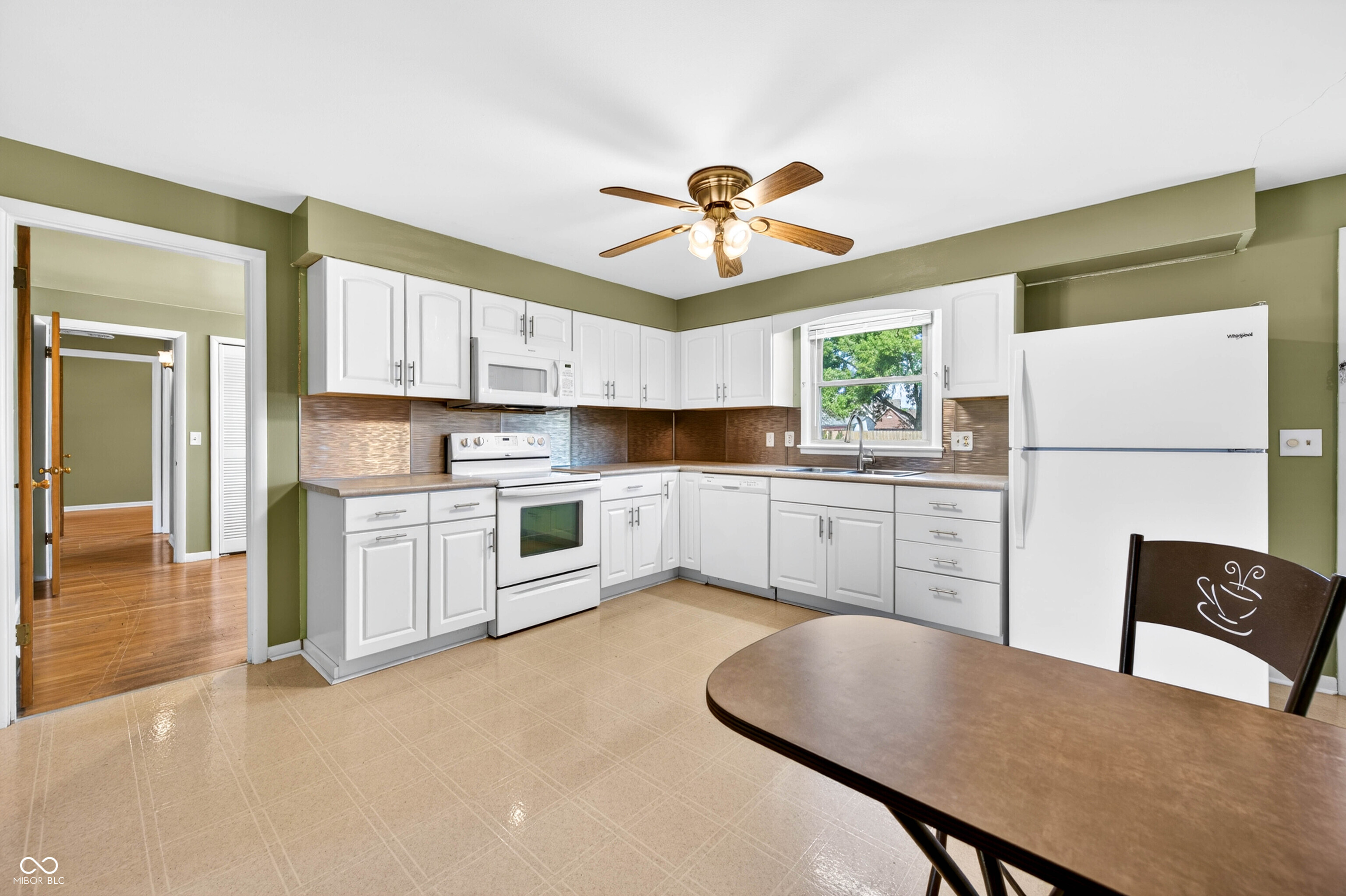 2240 Sims Drive Columbus, IN 47203 - Photo 12 of 56