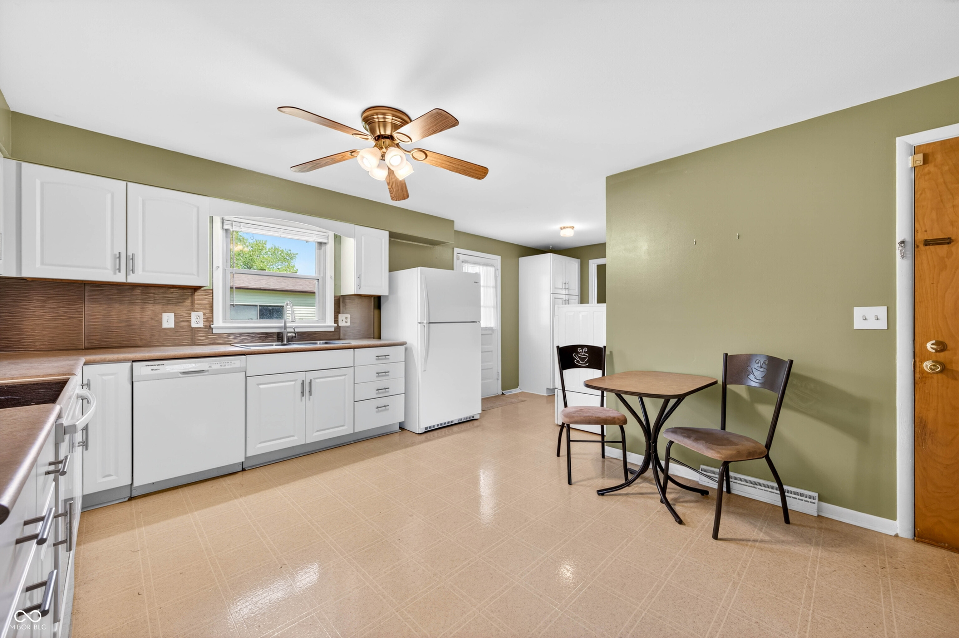 2240 Sims Drive Columbus, IN 47203 - Photo 13 of 56