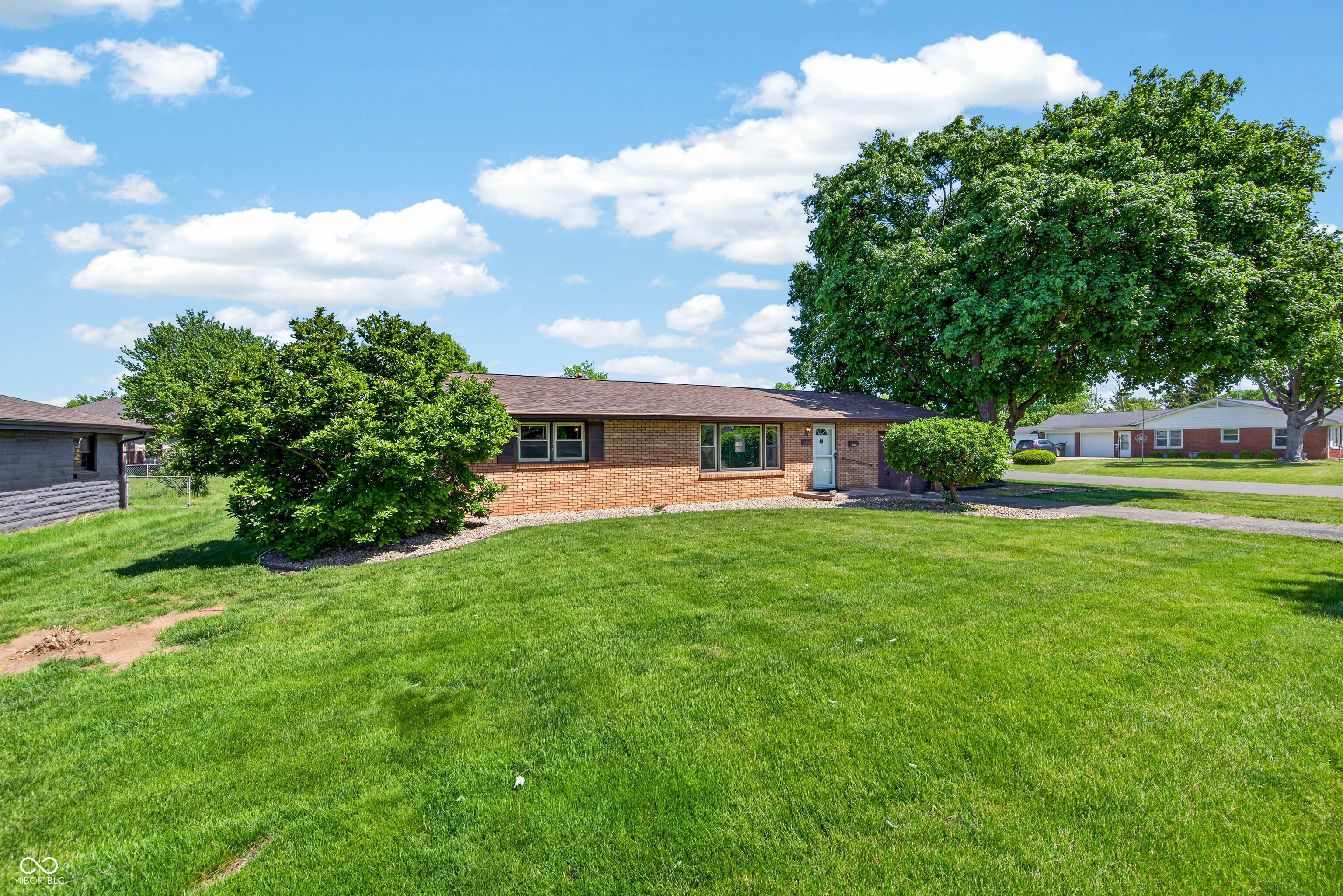 2240 Sims Drive Columbus, IN 47203 - Photo 2 of 56