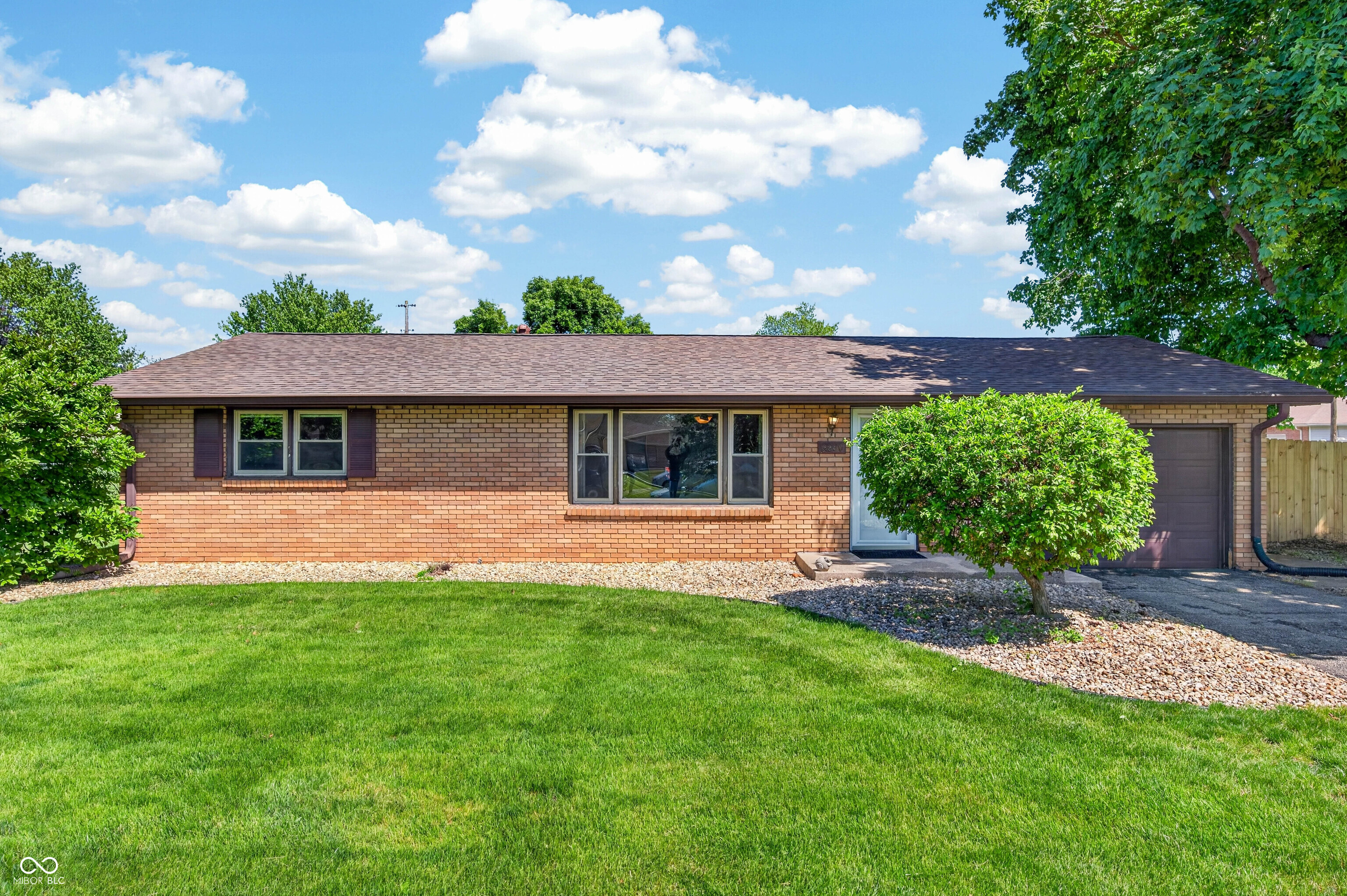 2240 Sims Drive Columbus, IN 47203 - Photo 3 of 56