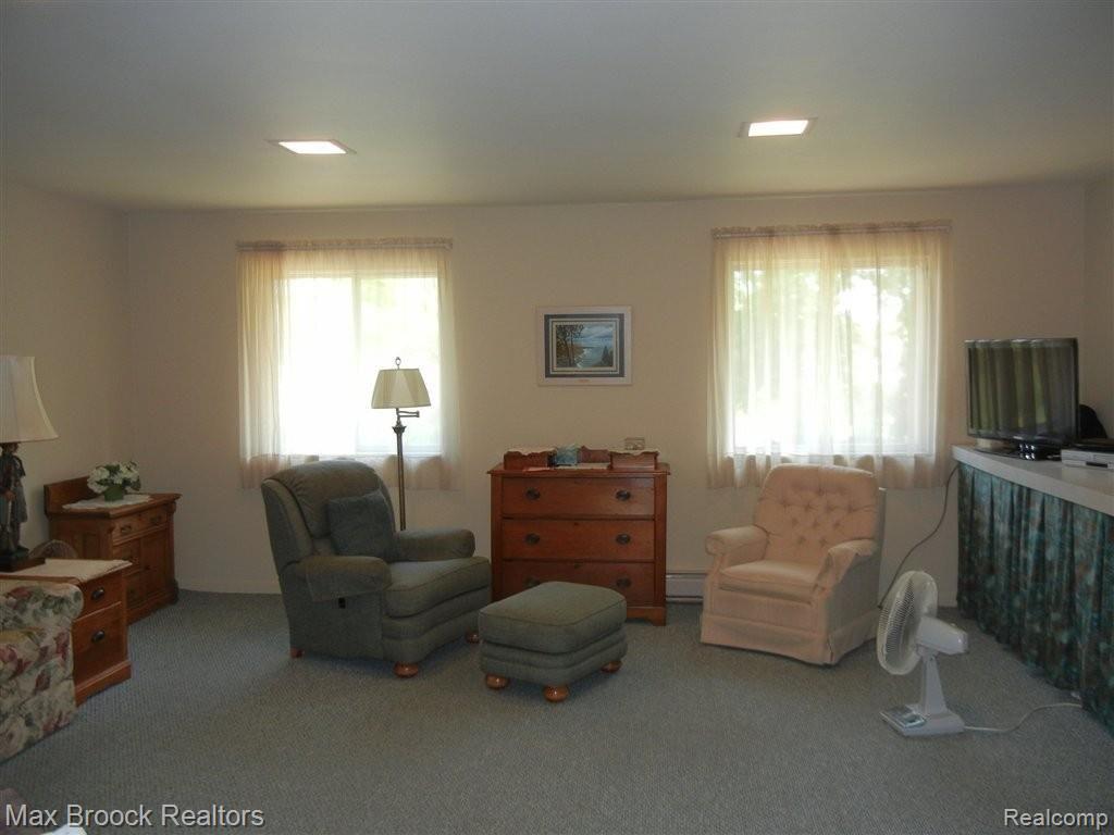 6997 Oakhill Road Clarkston, MI 48348 - Photo 15 of 22 GREAT ROOM