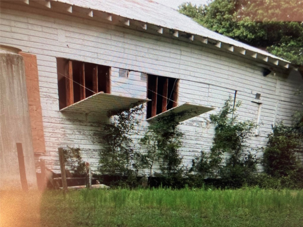 9451 Rosanky Road Flatonia, TX 78941 - Photo 4 of 13