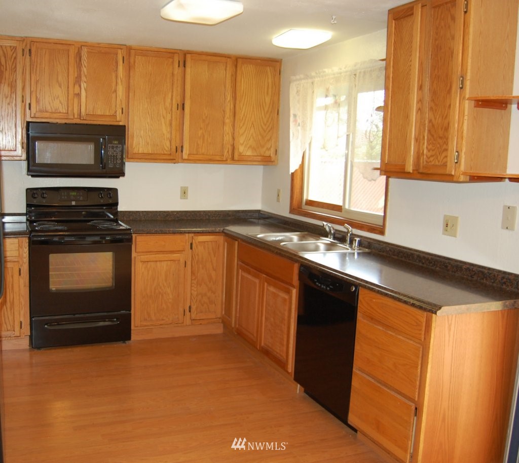 920 Robin Hood Loop Forks, WA 98331 - Photo 3 of 10 Gallery Image 3