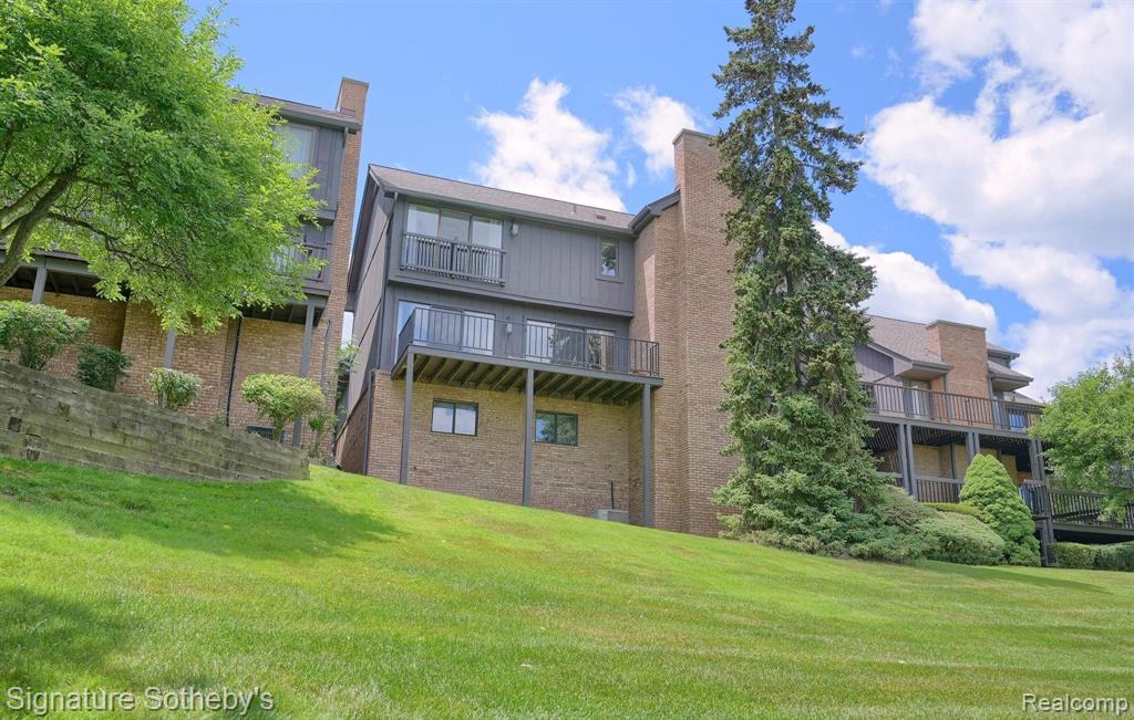 1875 Pine Ridge Lane Bloomfield Hills, MI 48302 - Photo 34 of 40