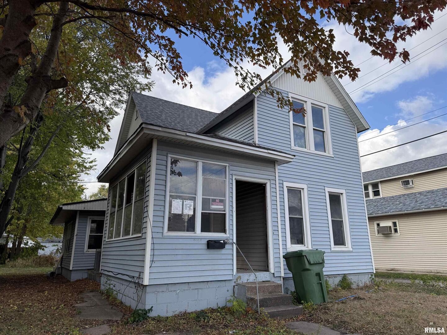 2104 Pershing Boulevard Clinton, IA 52732 - Photo 2 of 14 a front view of a house with a tree