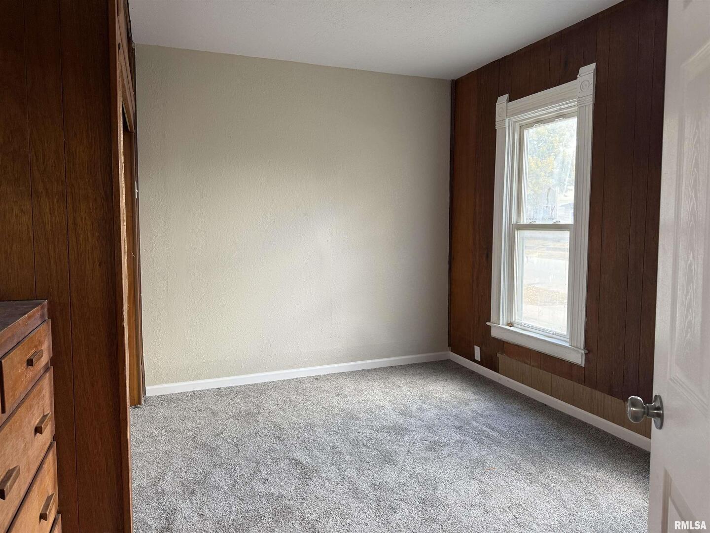 2104 Pershing Boulevard Clinton, IA 52732 - Photo 3 of 14 an empty room with a window