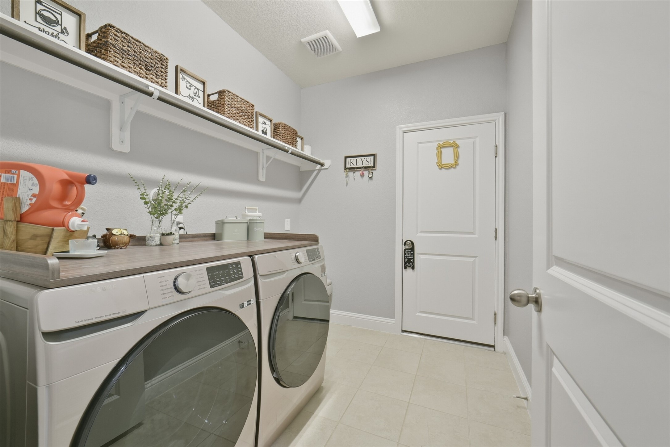 30014 Valley Terrace Drive Fulshear, TX 77406 - Photo 21 of 36 The utility room accommodates a full size washer and dryer.