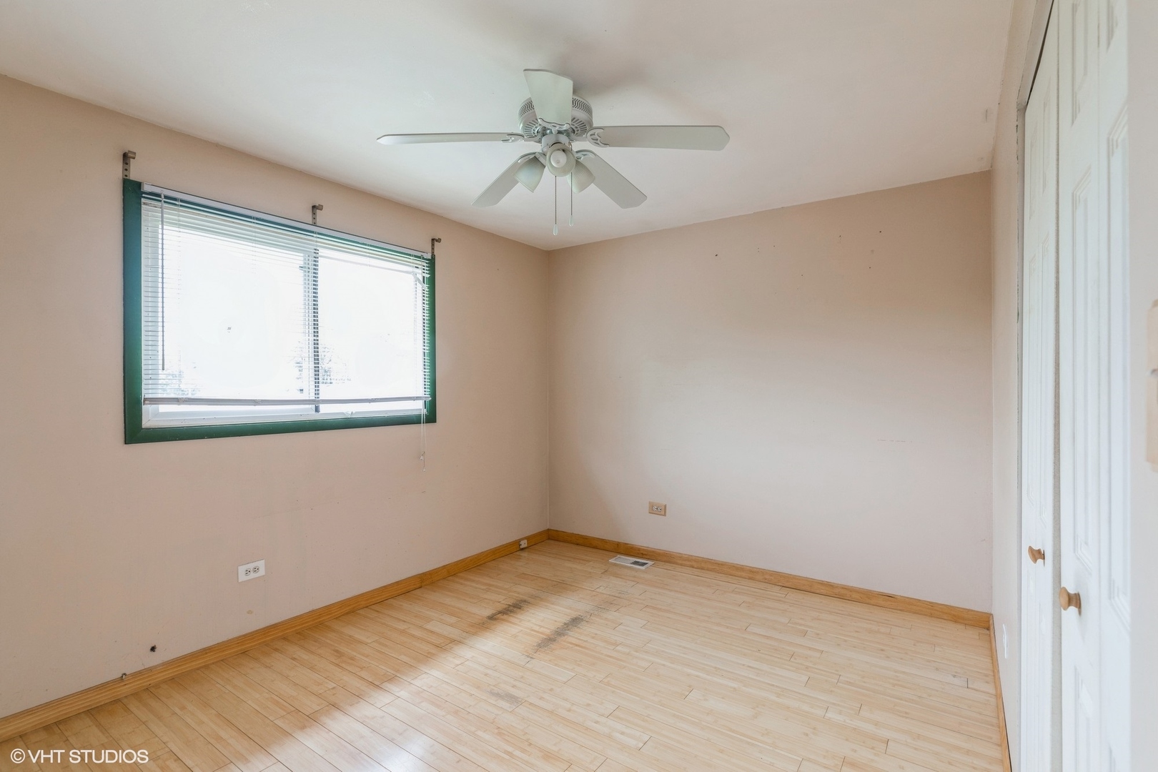 18159 Ravisloe Terrace Country Club Hills, IL 60478 - Photo 7 of 19 a view of an empty room with a window