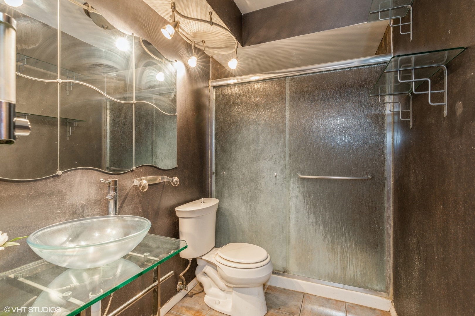 18159 Ravisloe Terrace Country Club Hills, IL 60478 - Photo 9 of 19 a bathroom with a sink toilet and shower