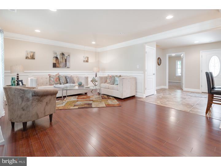 31 Spinythorn Road Levittown, PA 19056 - Photo 11 of 23 Living Room