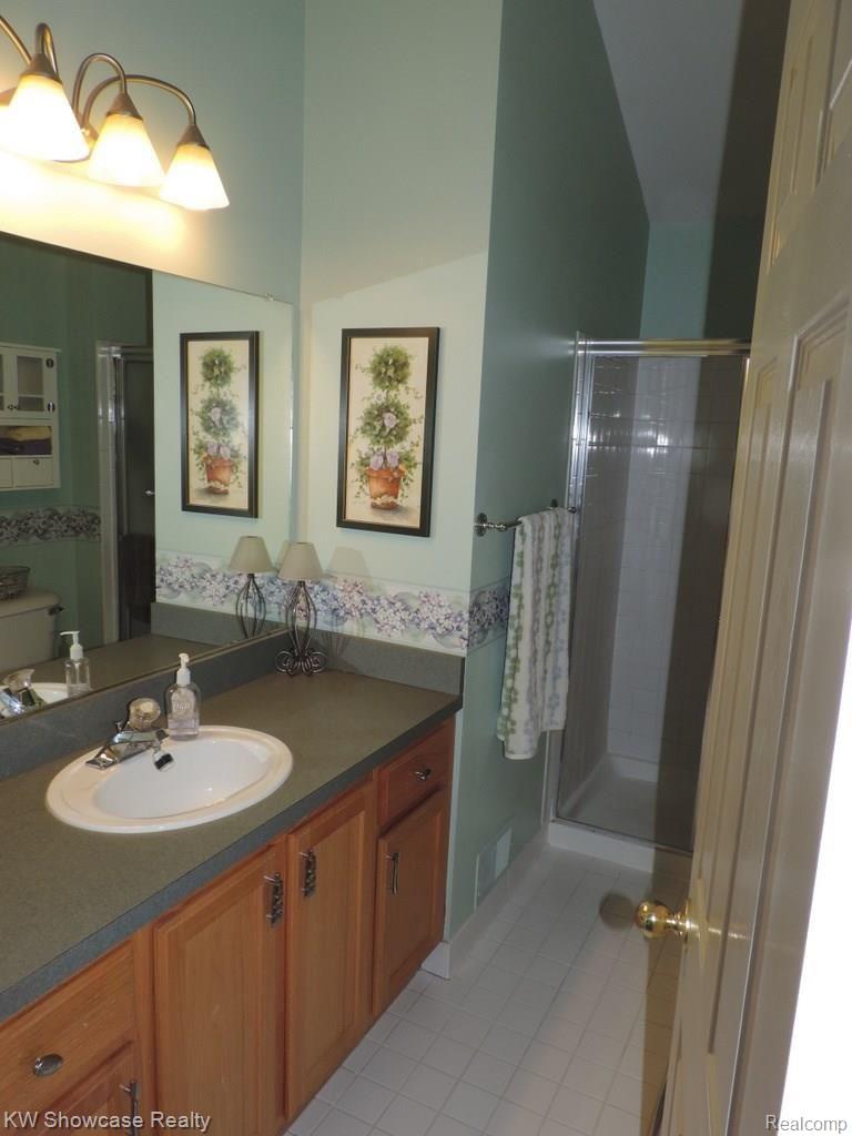 2531 Ravine Side North Howell, MI 48843 - Photo 35 of 41 Master bath