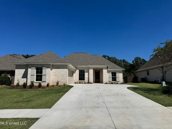 $335,900 | 16 Hedges Plantation Place, Natchez, MS 39120