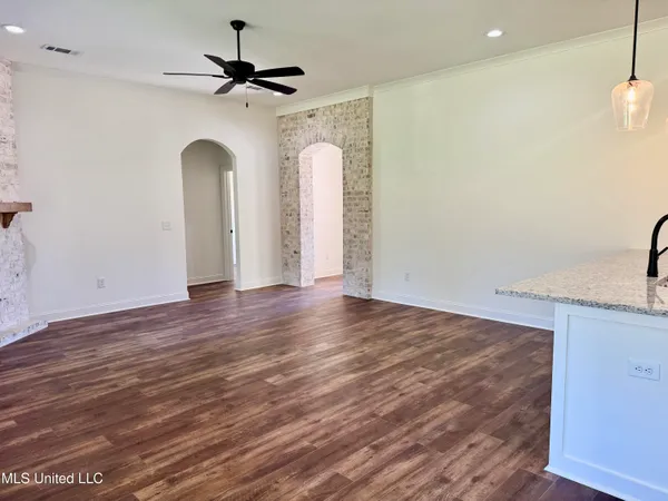 $335,900 | 16 Hedges Plantation Place, Natchez, MS 39120