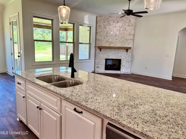 $335,900 | 16 Hedges Plantation Place, Natchez, MS 39120