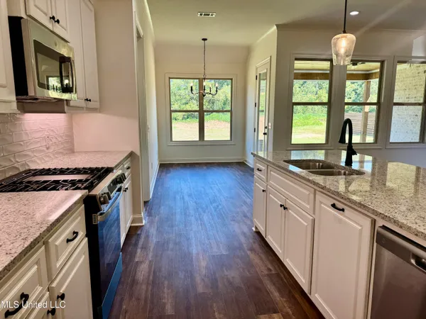 $335,900 | 16 Hedges Plantation Place, Natchez, MS 39120