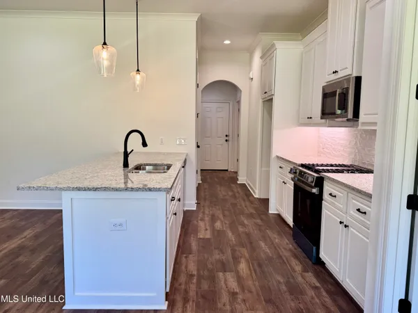 $335,900 | 16 Hedges Plantation Place, Natchez, MS 39120