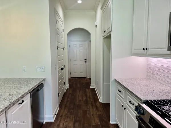 $335,900 | 16 Hedges Plantation Place, Natchez, MS 39120