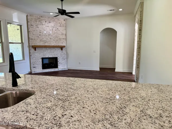 $335,900 | 16 Hedges Plantation Place, Natchez, MS 39120