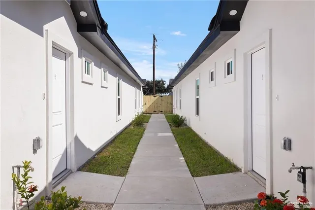 a view of a pathway with house on both side
